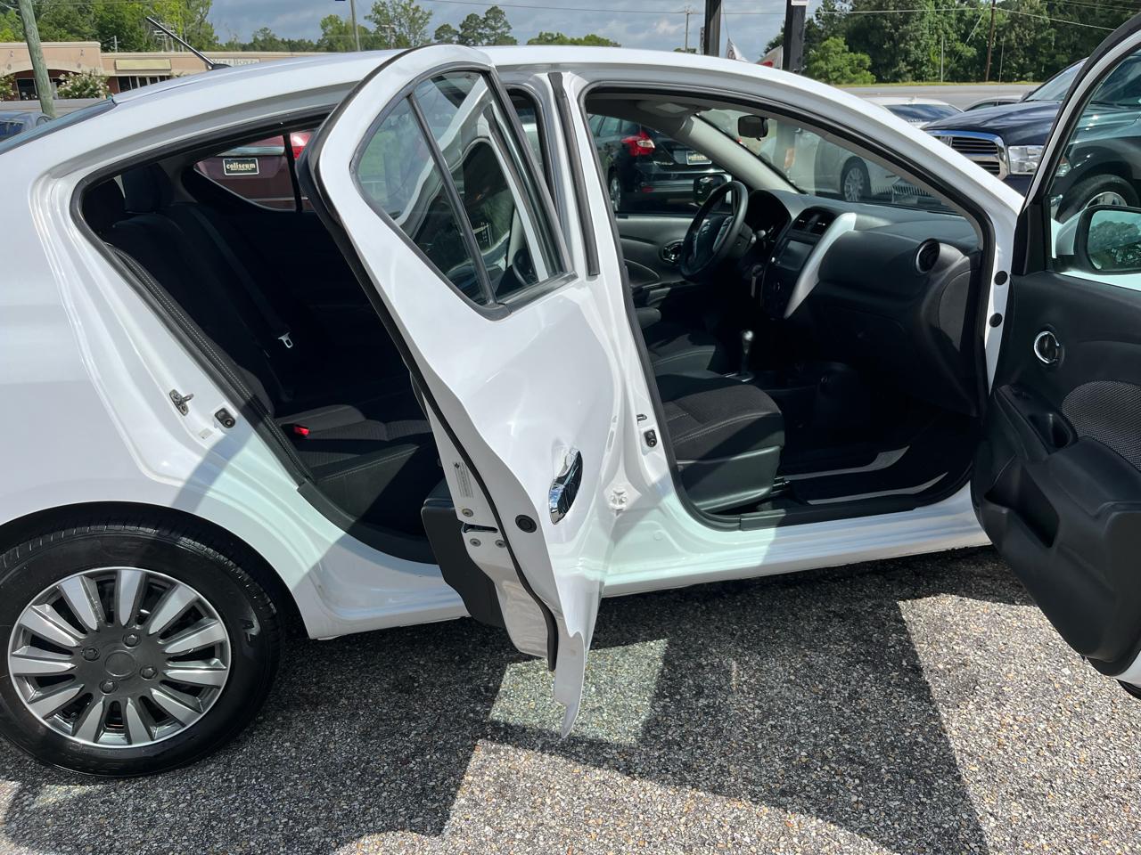 Nissan Versa Sedan SV CVT 2019