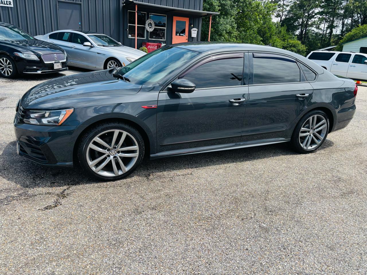 Volkswagen Passat R-Line w/Comfort Pkg Auto 2017