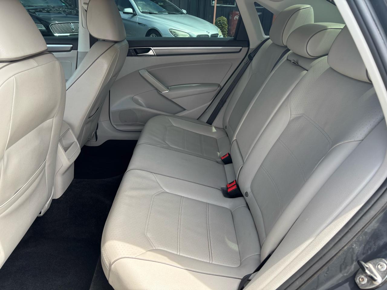 Volkswagen Passat R-Line w/Comfort Pkg Auto 2017