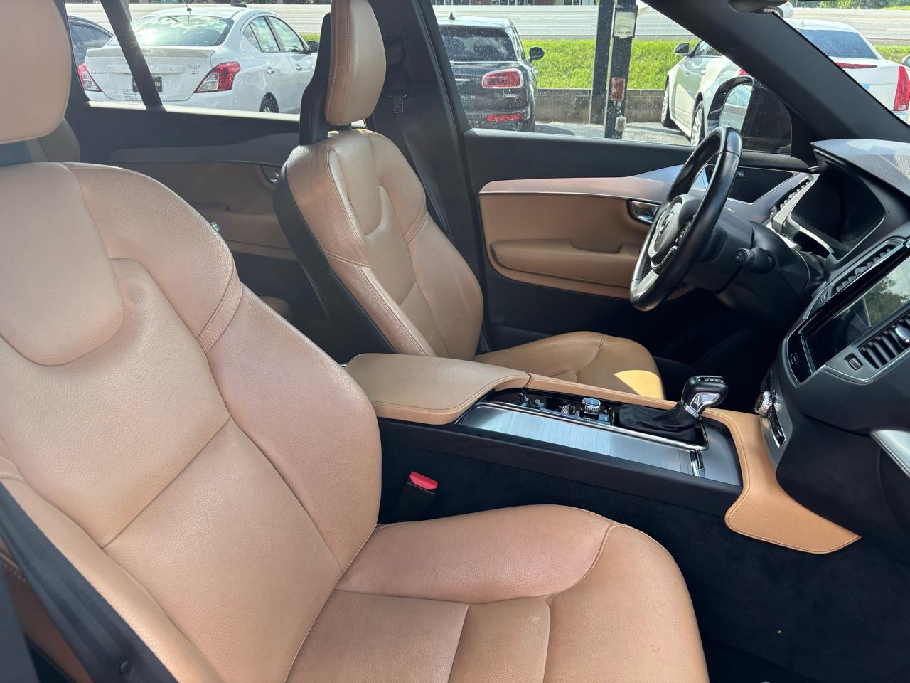 Volvo XC90 T6 AWD 7-Passenger Momentum 2017