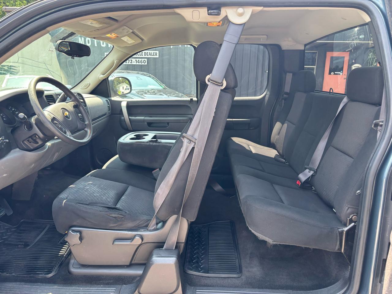 Chevrolet Silverado 1500 2WD Ext Cab 143.5" LS 2011
