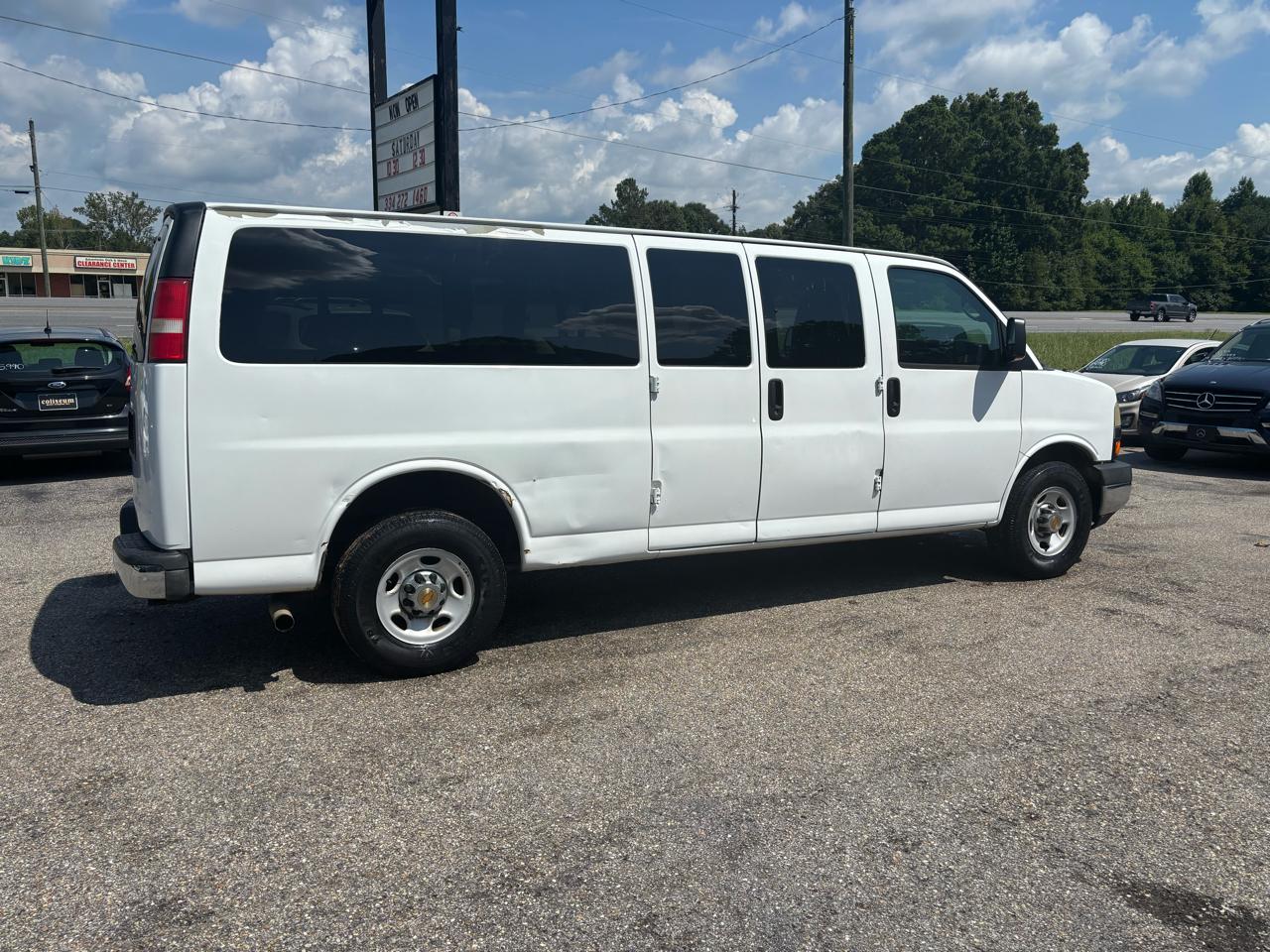 Chevrolet Express Passenger RWD 3500 155" 1LT 2012