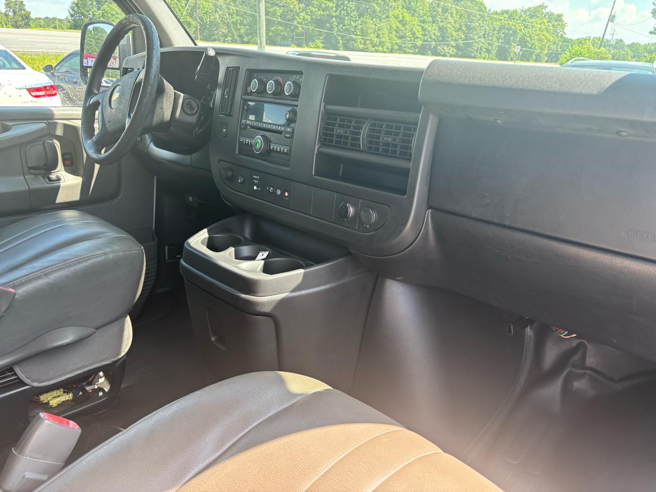 Chevrolet Express Passenger RWD 3500 155" 1LT 2012