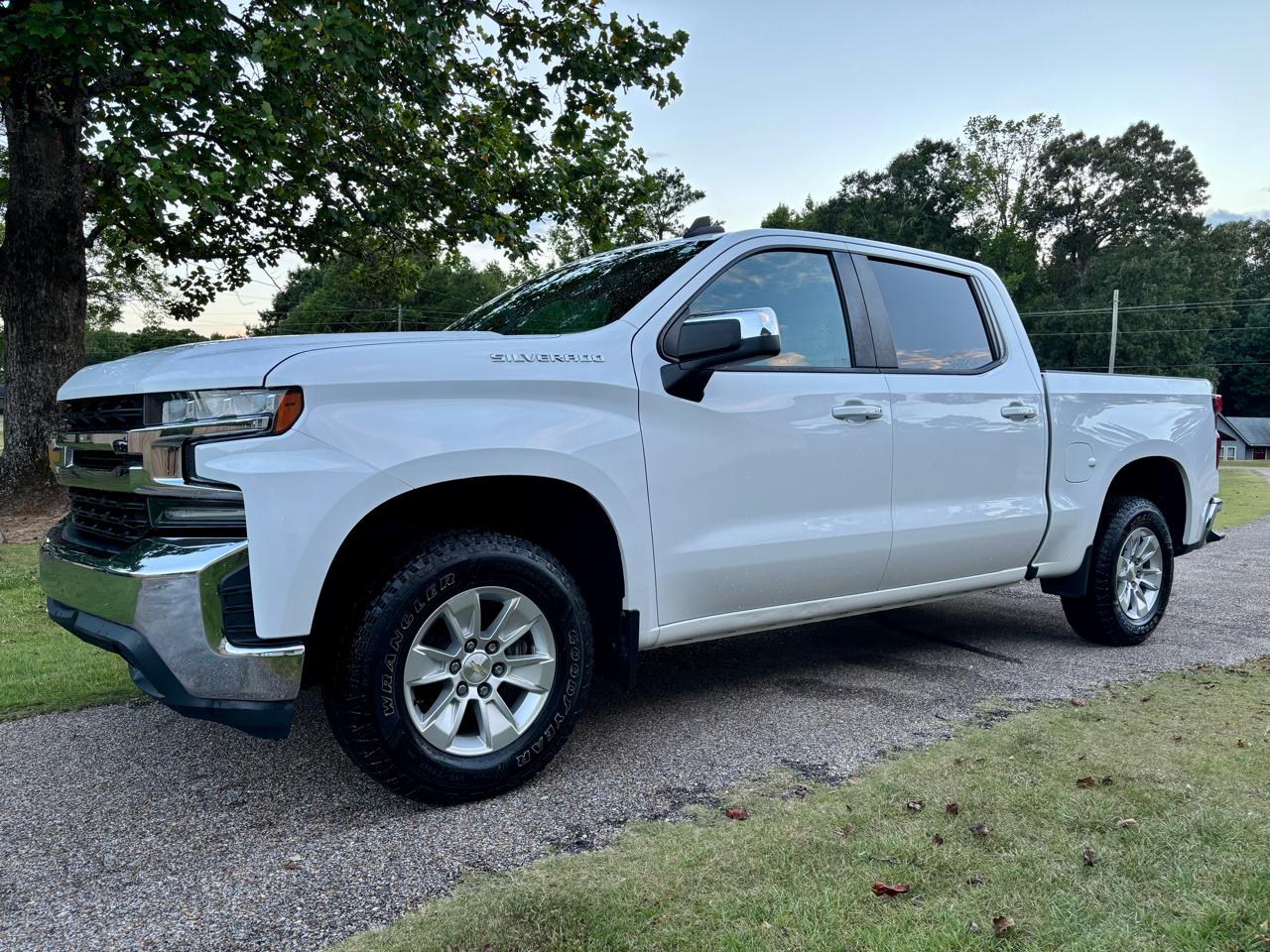 Chevrolet Silverado 1500 2WD Crew Cab 147" LT 2020