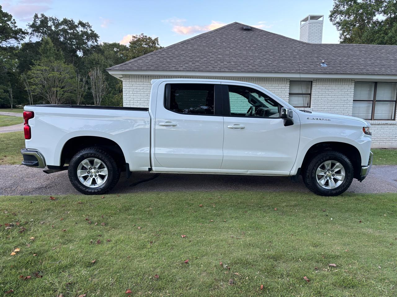 Chevrolet Silverado 1500 2WD Crew Cab 147" LT 2020