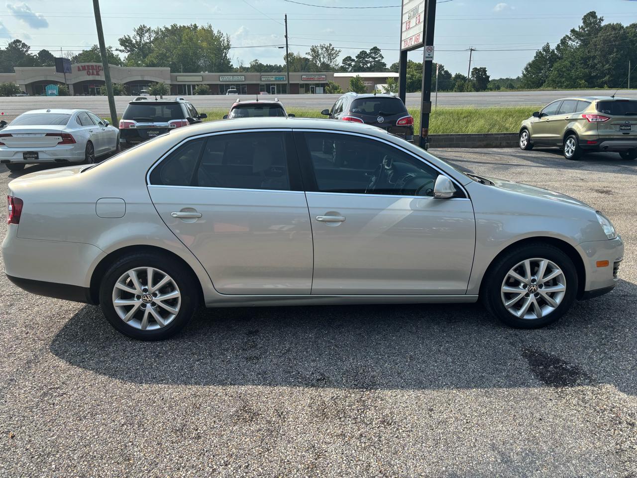 Volkswagen Jetta Sedan 4dr Auto Limited PZEV 2010