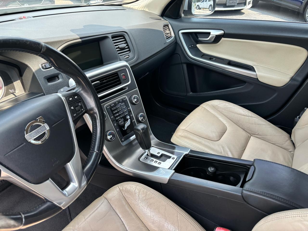 Volvo S60 FWD 4dr Sdn T5 2012
