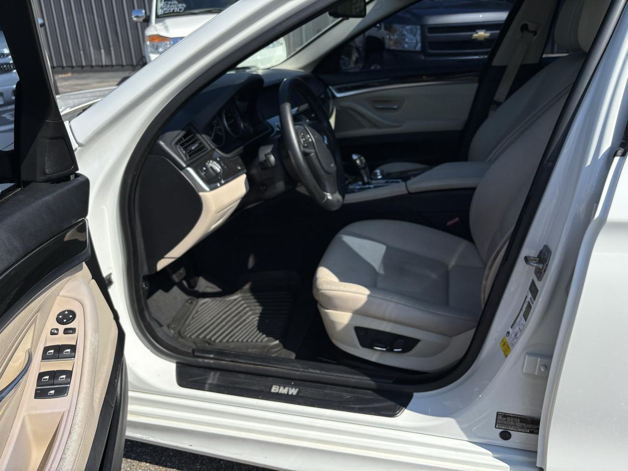 BMW 5 Series 4dr Sdn 528i RWD 2012