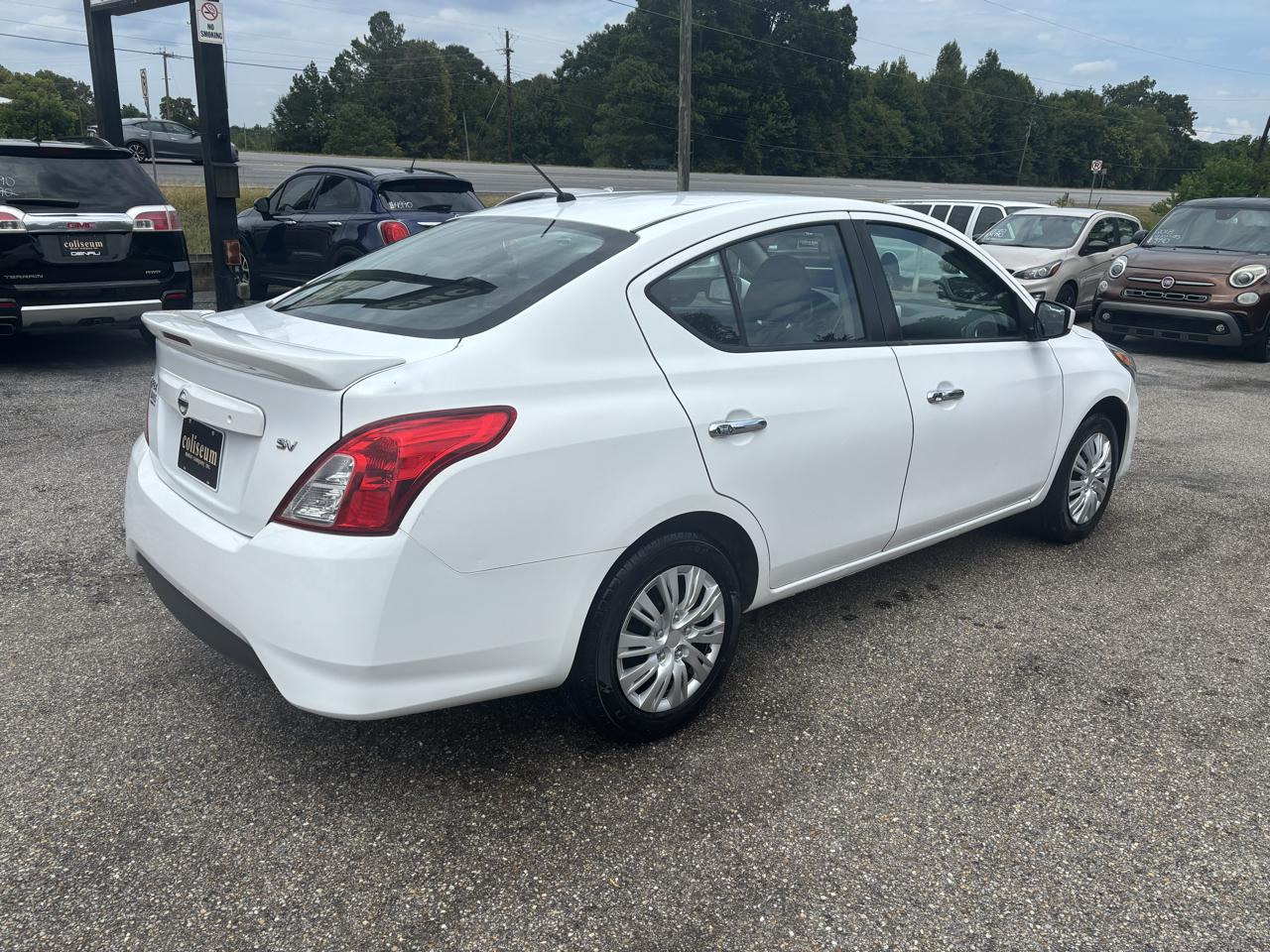 Nissan Versa Sedan SV CVT 2019