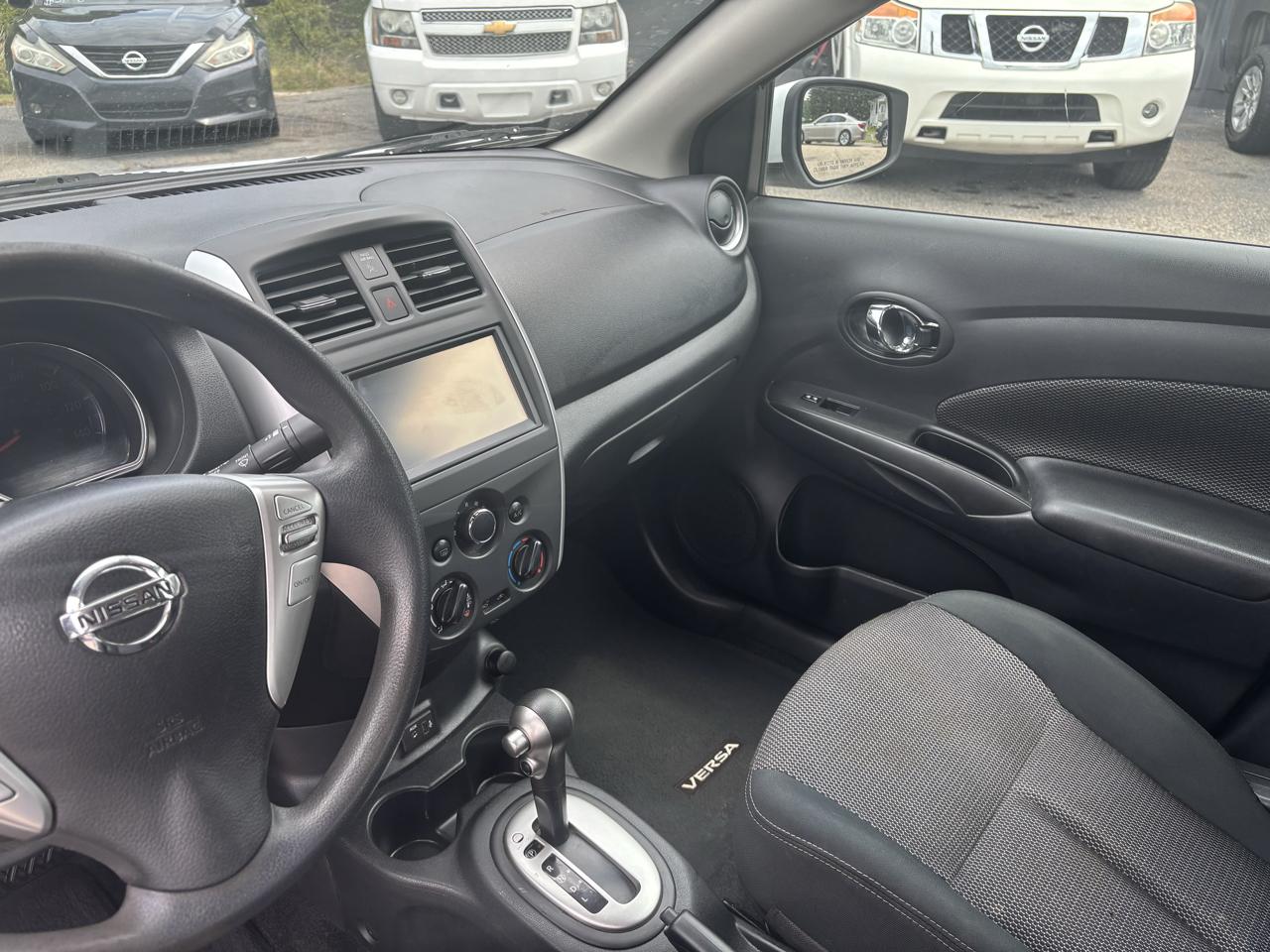 Nissan Versa Sedan SV CVT 2019