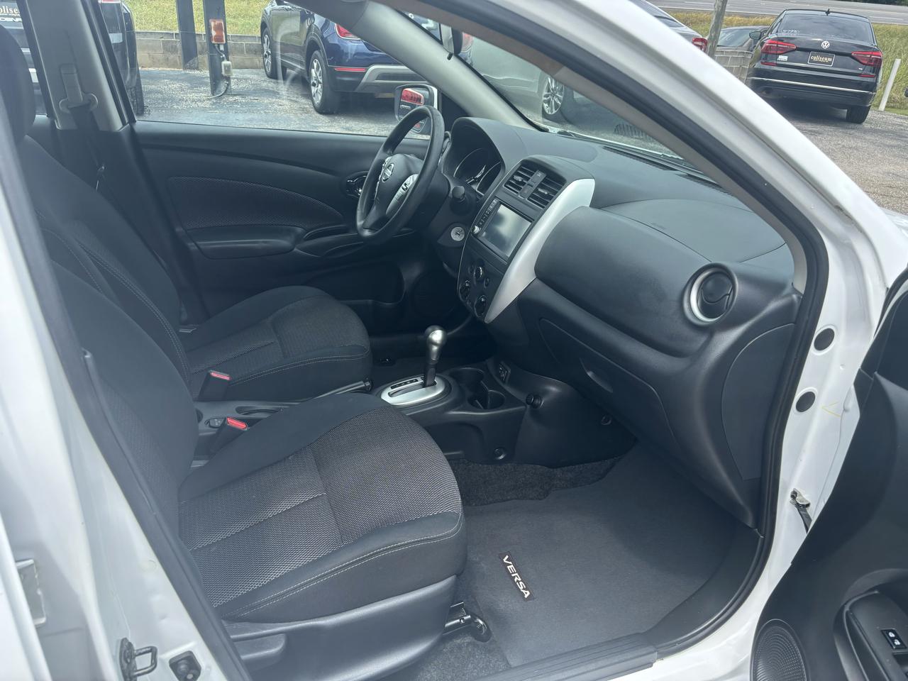 Nissan Versa Sedan SV CVT 2019