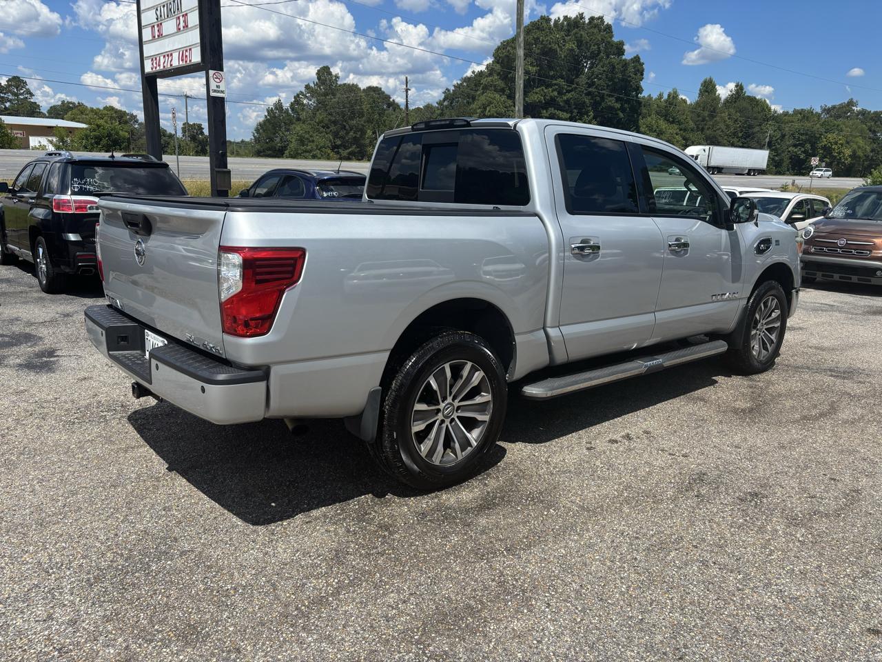 Nissan Titan 4x4 Crew Cab SL 2017