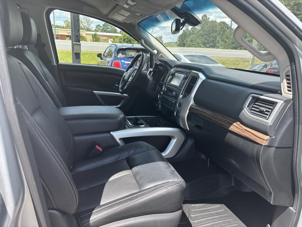 Nissan Titan 4x4 Crew Cab SL 2017