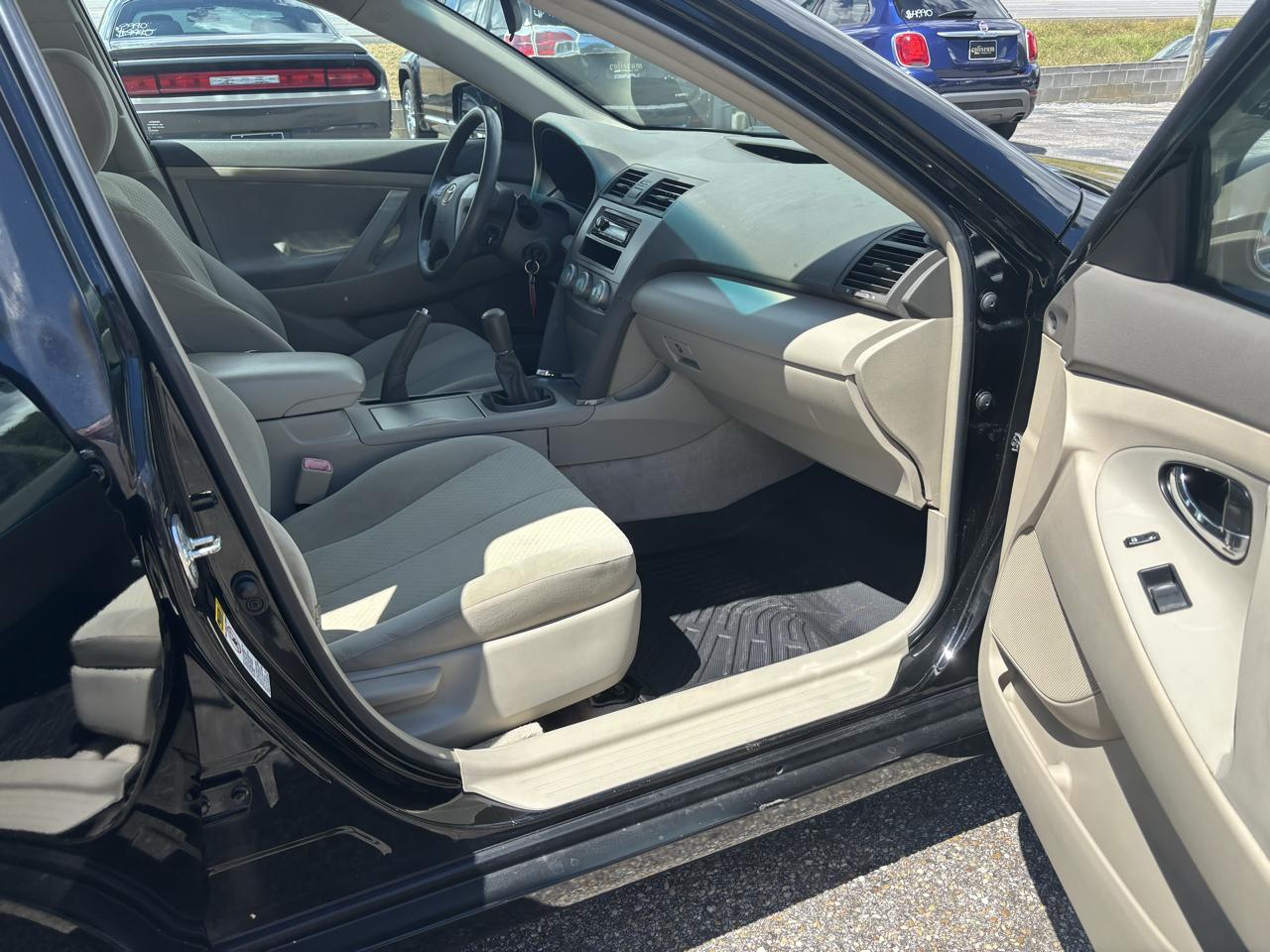 Toyota Camry 4dr Sdn I4 Man (Natl) 2009