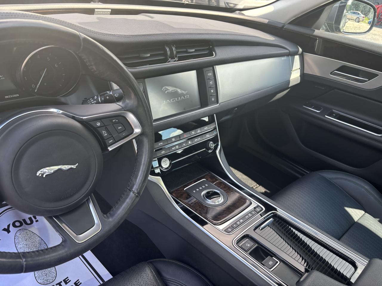 Jaguar XF Sedan 30t Prestige RWD 2018