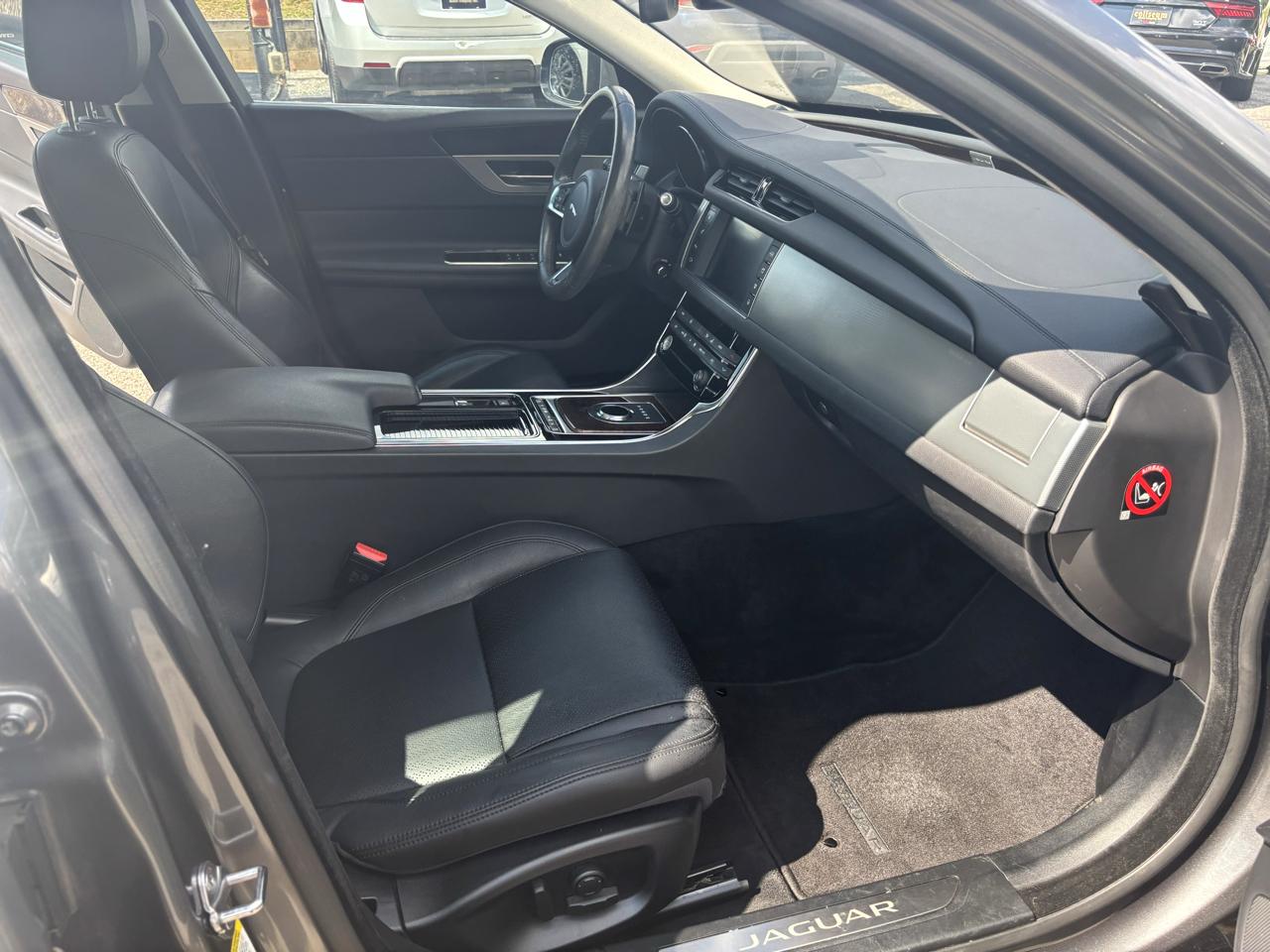 Jaguar XF Sedan 30t Prestige RWD 2018