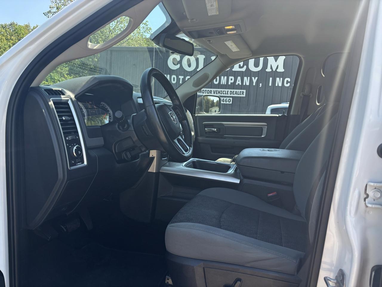 RAM 1500 4WD Crew Cab 140.5" Big Horn 2015