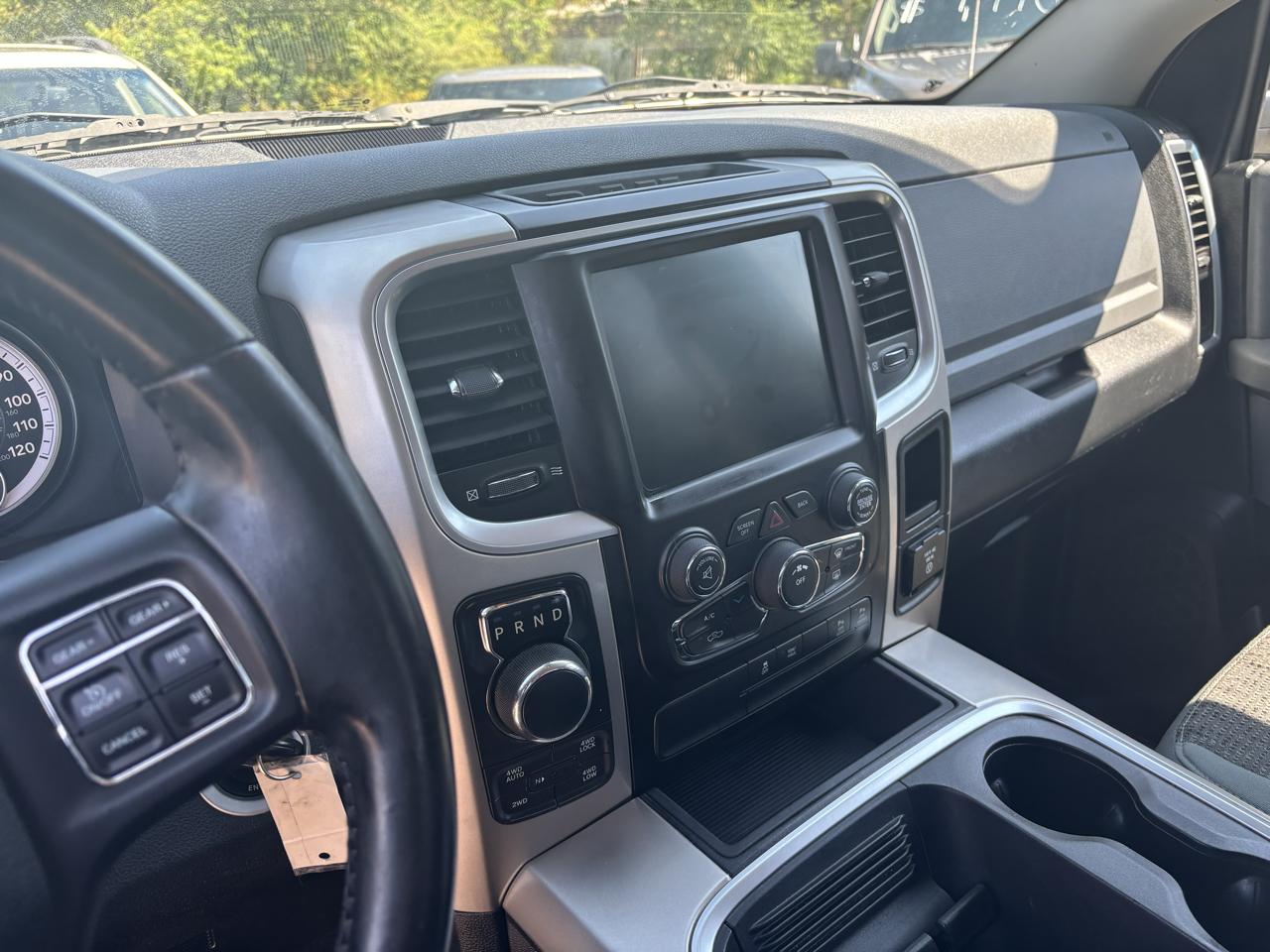 RAM 1500 4WD Crew Cab 140.5" Big Horn 2015