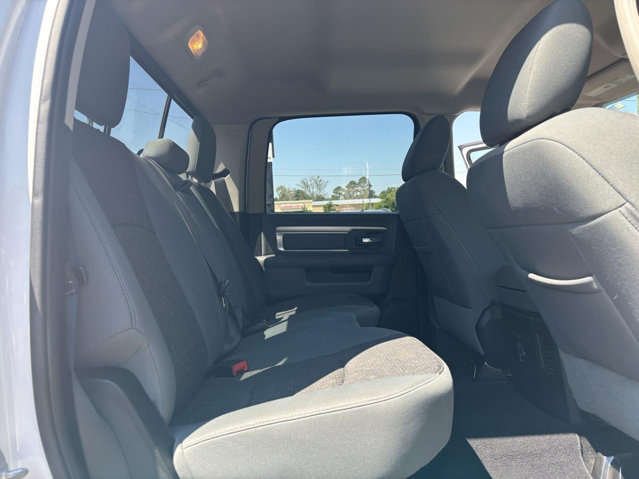 RAM 1500 4WD Crew Cab 140.5" Big Horn 2015
