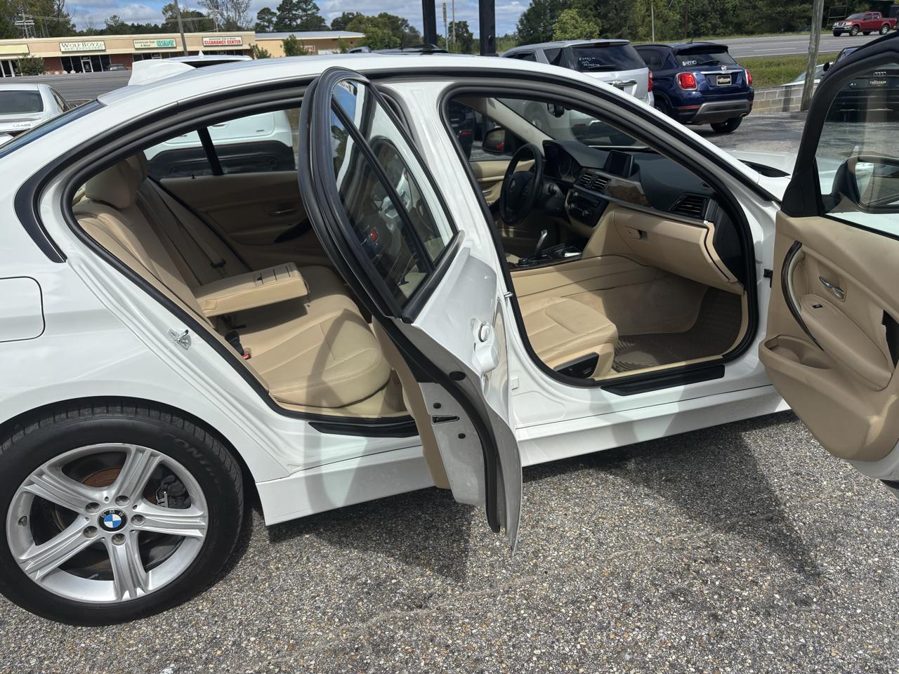 BMW 3 Series 4dr Sdn 328i RWD 2013