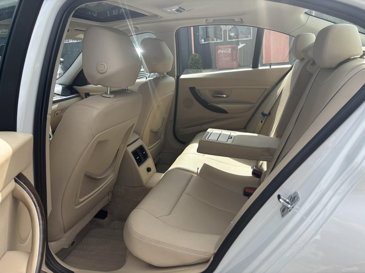 BMW 3 Series 4dr Sdn 328i RWD 2013