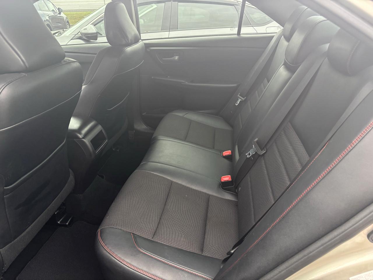 Toyota Camry 4dr Sdn I4 Auto SE w/Special Edition Pkg (Natl) 2016