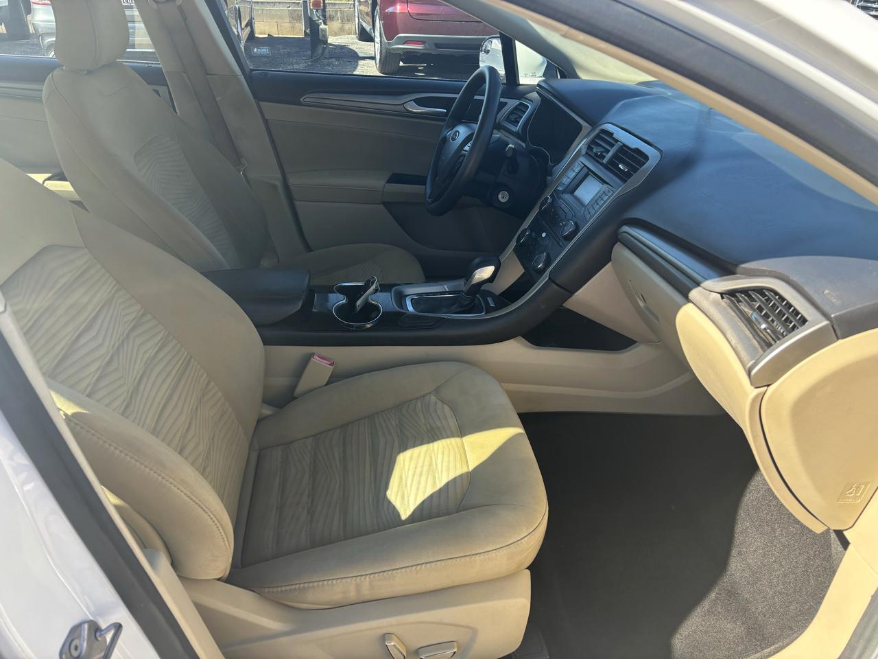 Ford Fusion 4dr Sdn SE FWD 2016