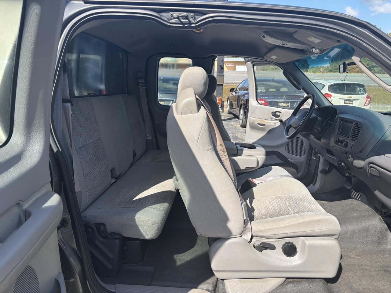 Ford F-150 Supercab 139" XLT 2002