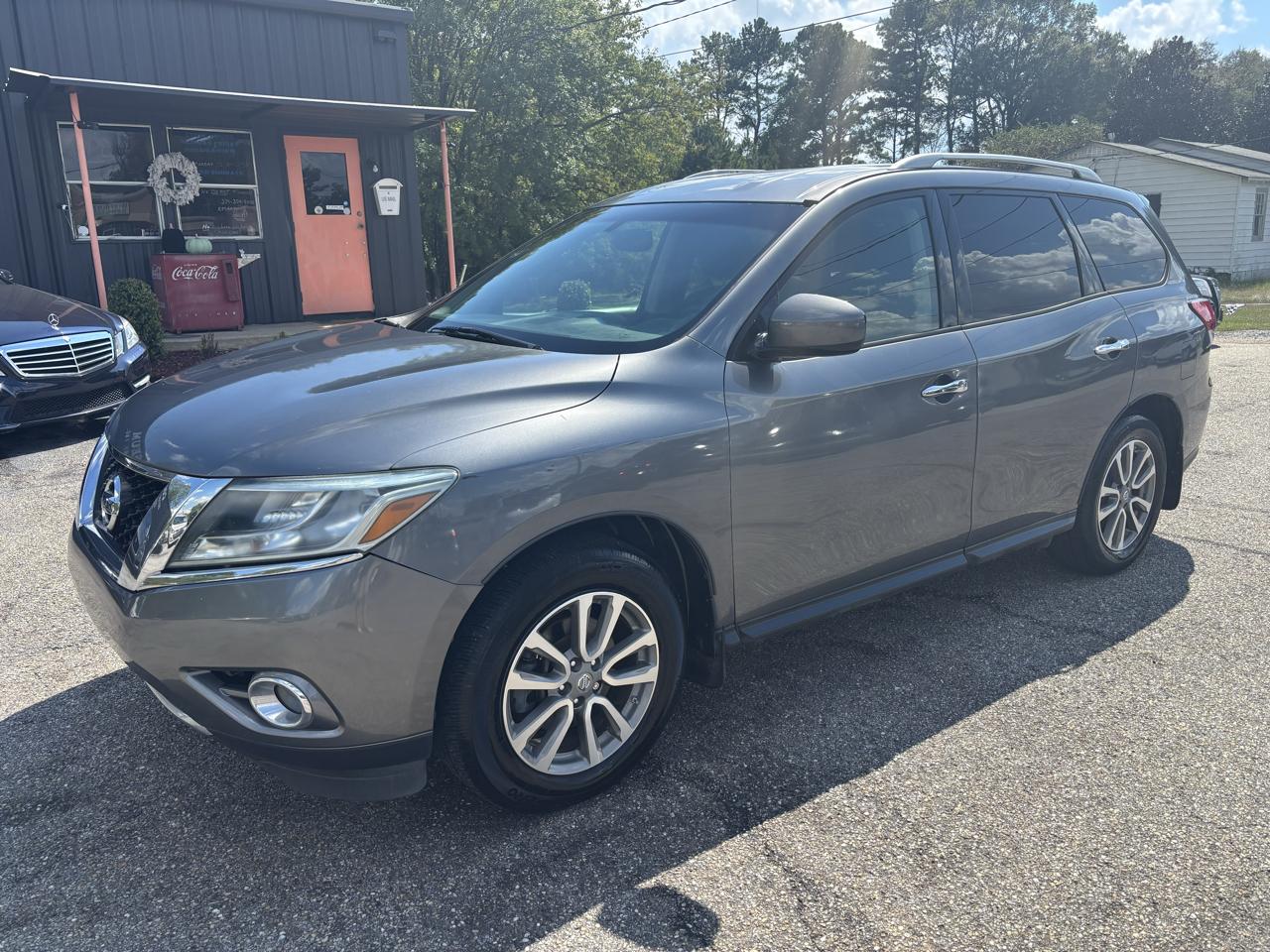 Nissan Pathfinder 2WD 4dr SV 2015