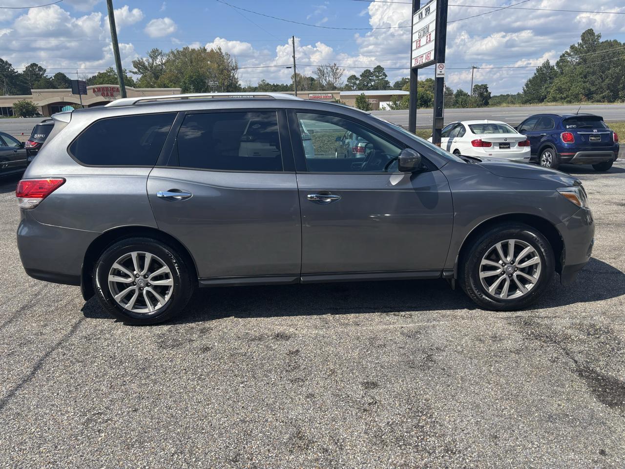 Nissan Pathfinder 2WD 4dr SV 2015