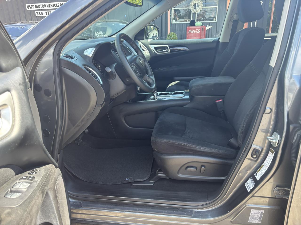 Nissan Pathfinder 2WD 4dr SV 2015