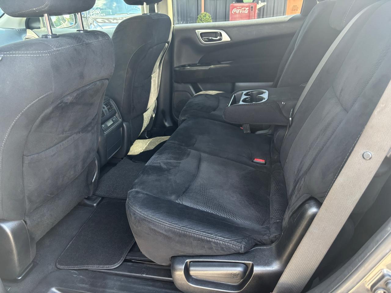 Nissan Pathfinder 2WD 4dr SV 2015