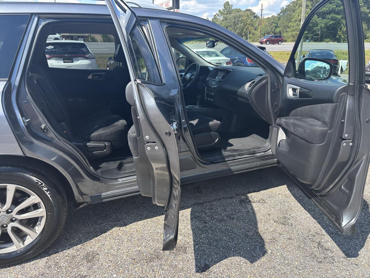 Nissan Pathfinder 2WD 4dr SV 2015