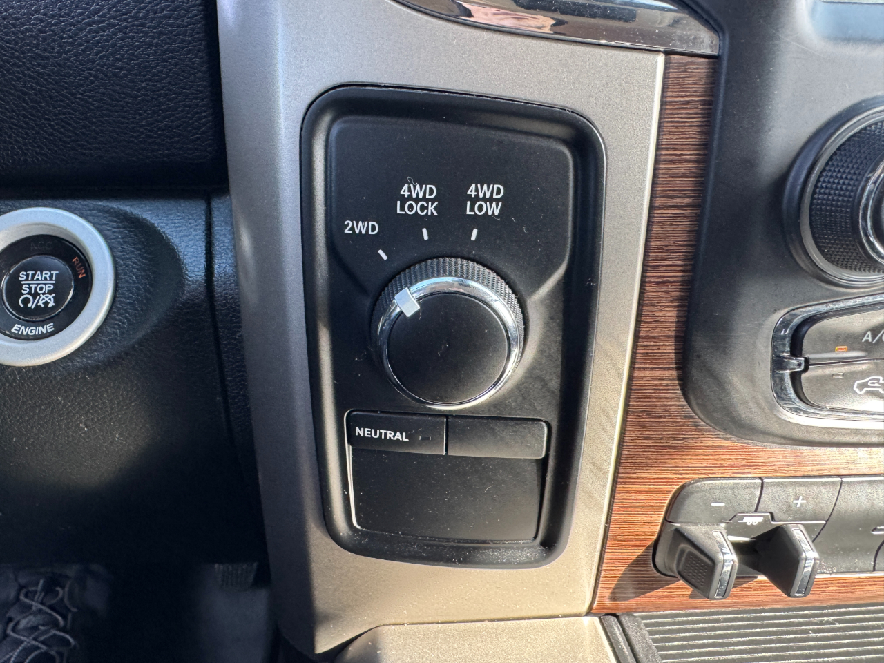 RAM 2500 4WD Crew Cab 149" Laramie 2015