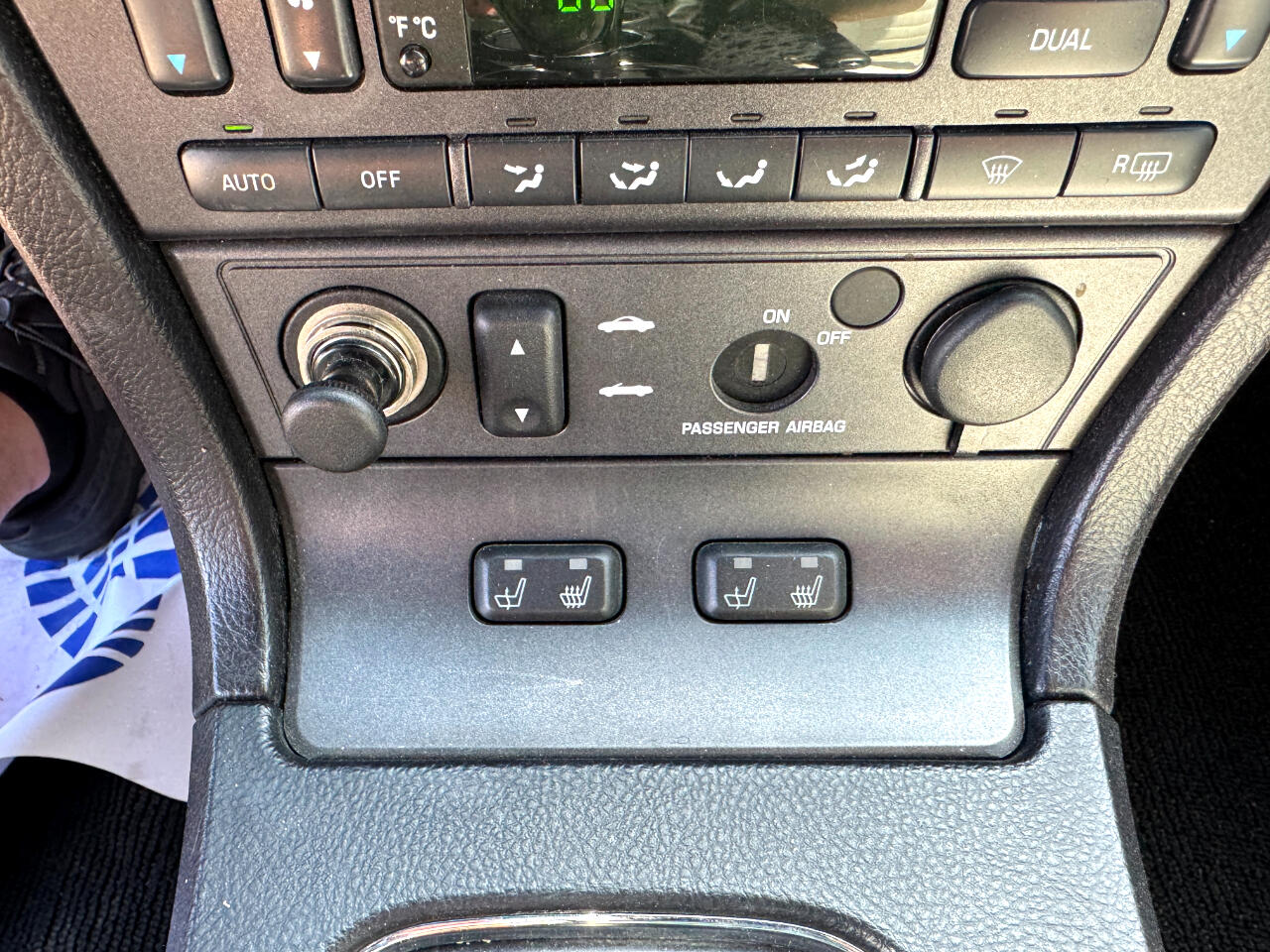 Ford Thunderbird 2dr Convertible Deluxe 2003 Ford Thunderbird 2dr Convertible Deluxe 2003