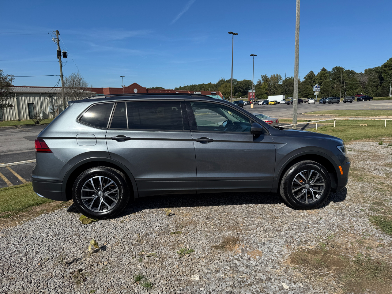 Volkswagen Tiguan 2.0T S FWD 2021 Volkswagen Tiguan 2.0T S FWD 2021