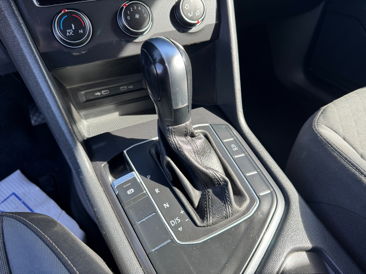 Volkswagen Tiguan 2.0T S FWD 2021 Volkswagen Tiguan 2.0T S FWD 2021