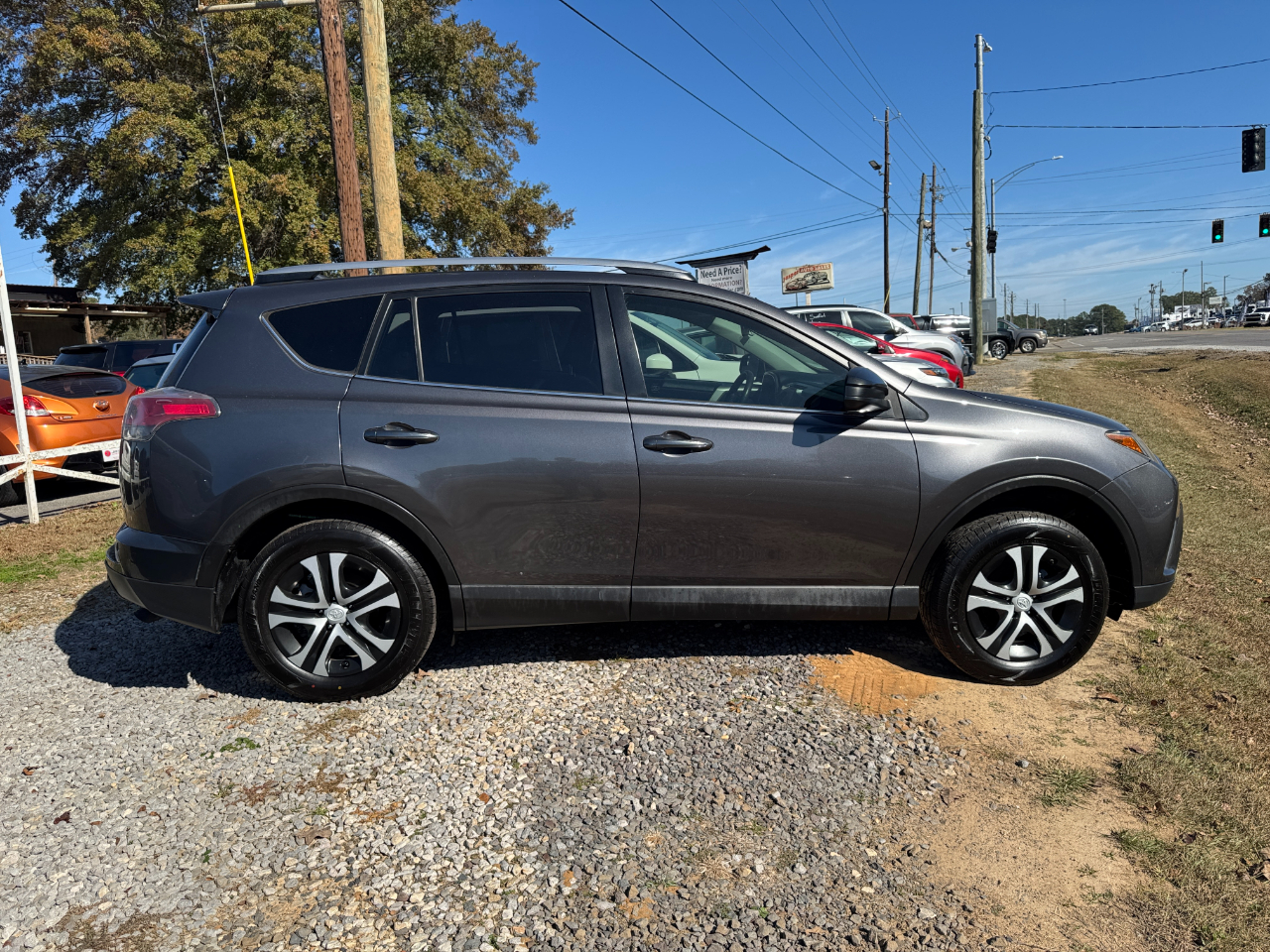 Toyota RAV4 LE FWD (Natl) 2018