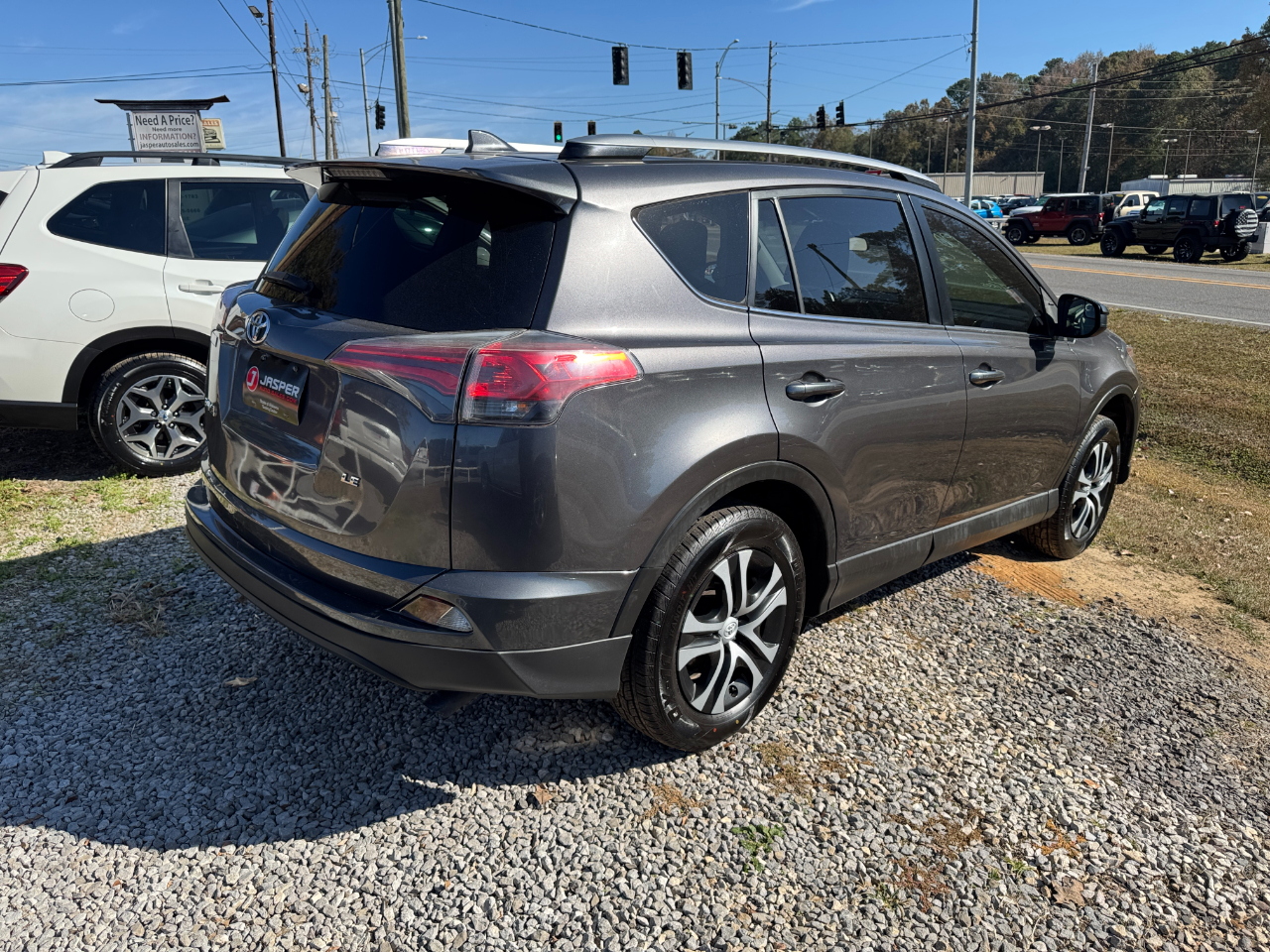 Toyota RAV4 LE FWD (Natl) 2018