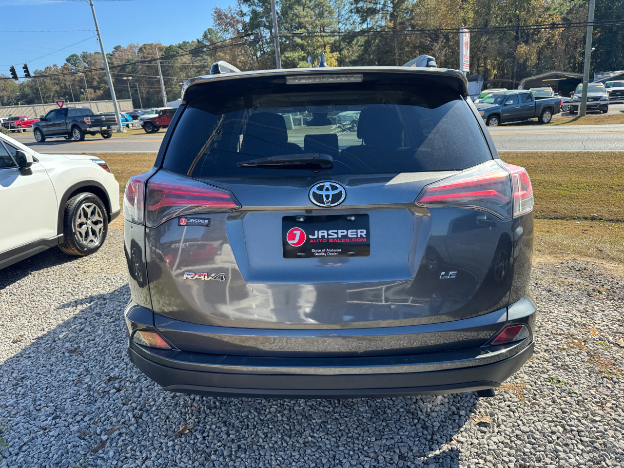 Toyota RAV4 LE FWD (Natl) 2018
