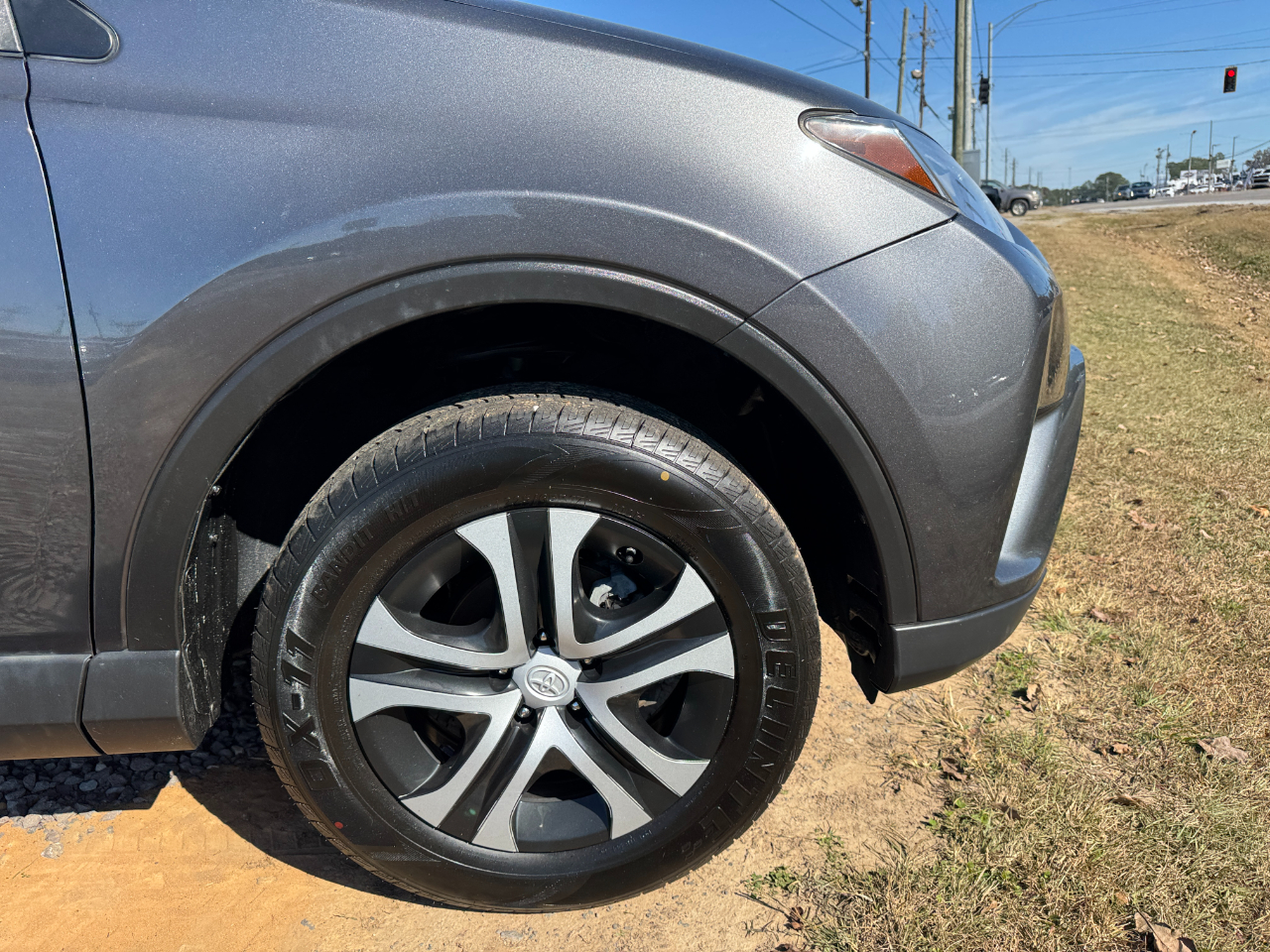 Toyota RAV4 LE FWD (Natl) 2018