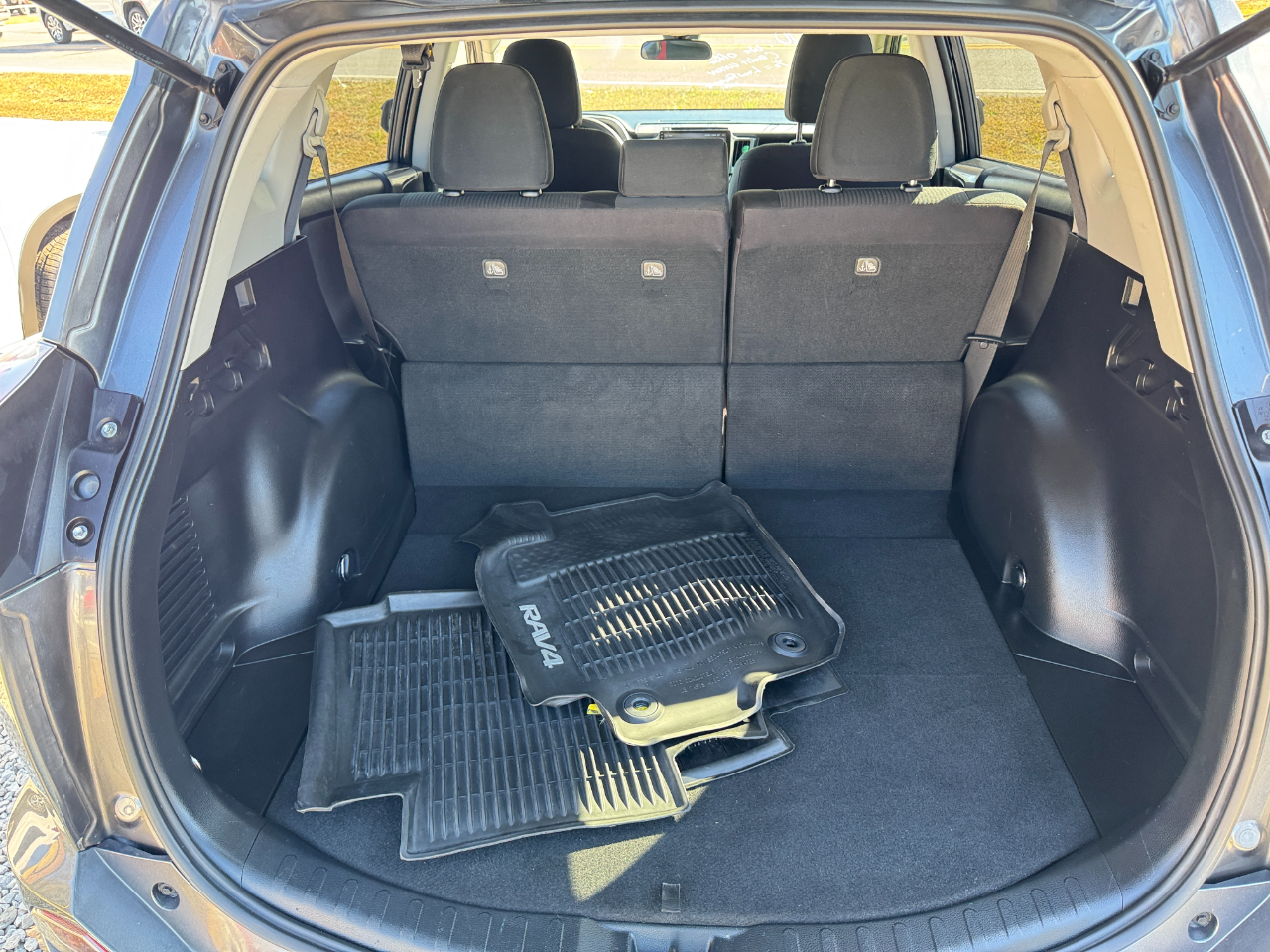 Toyota RAV4 LE FWD (Natl) 2018