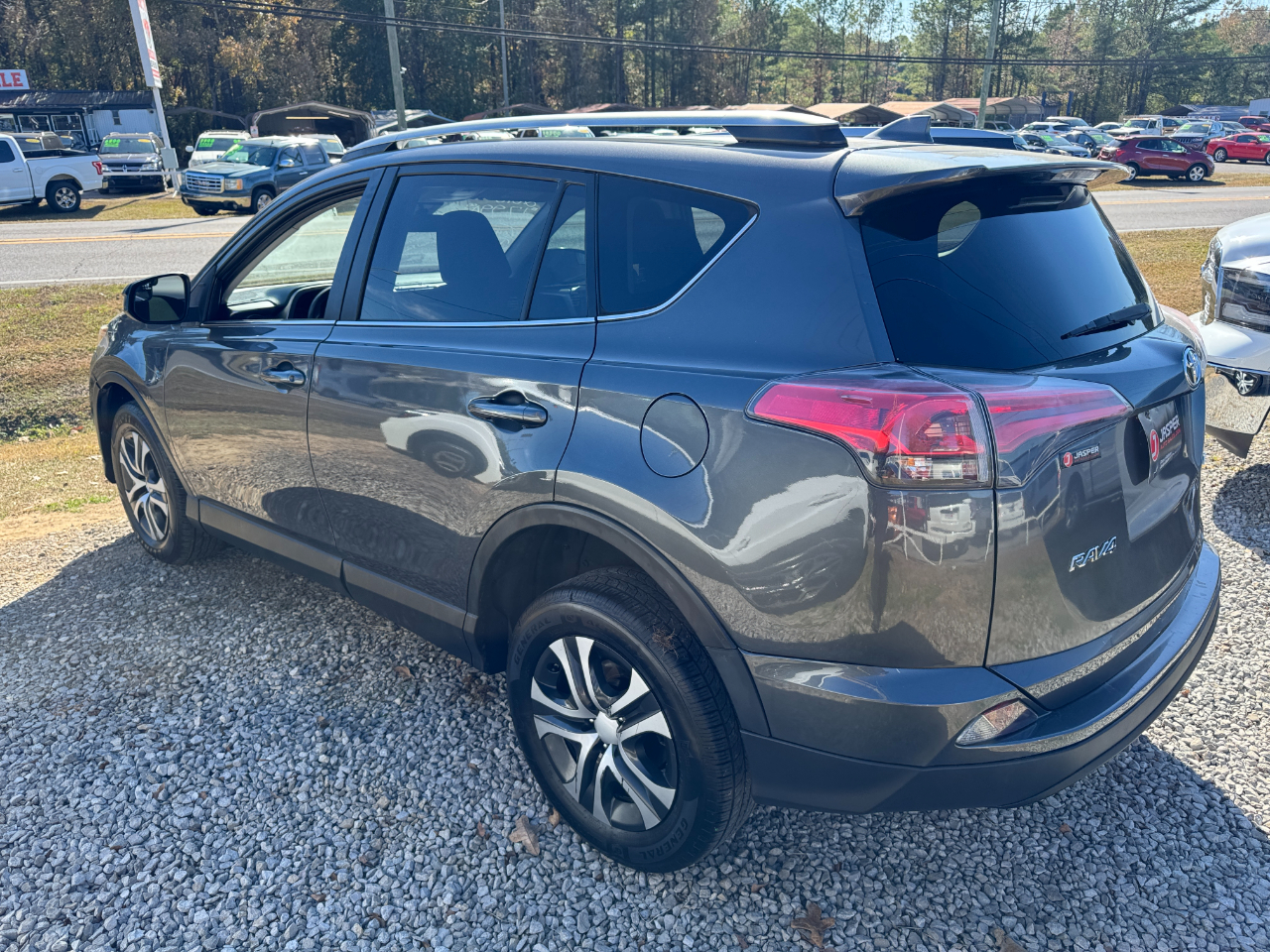 Toyota RAV4 LE FWD (Natl) 2018