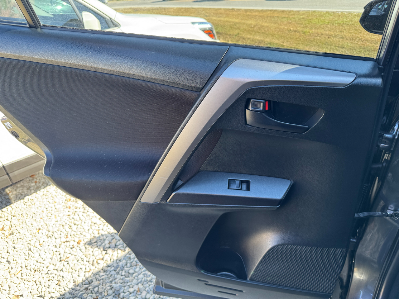 Toyota RAV4 LE FWD (Natl) 2018