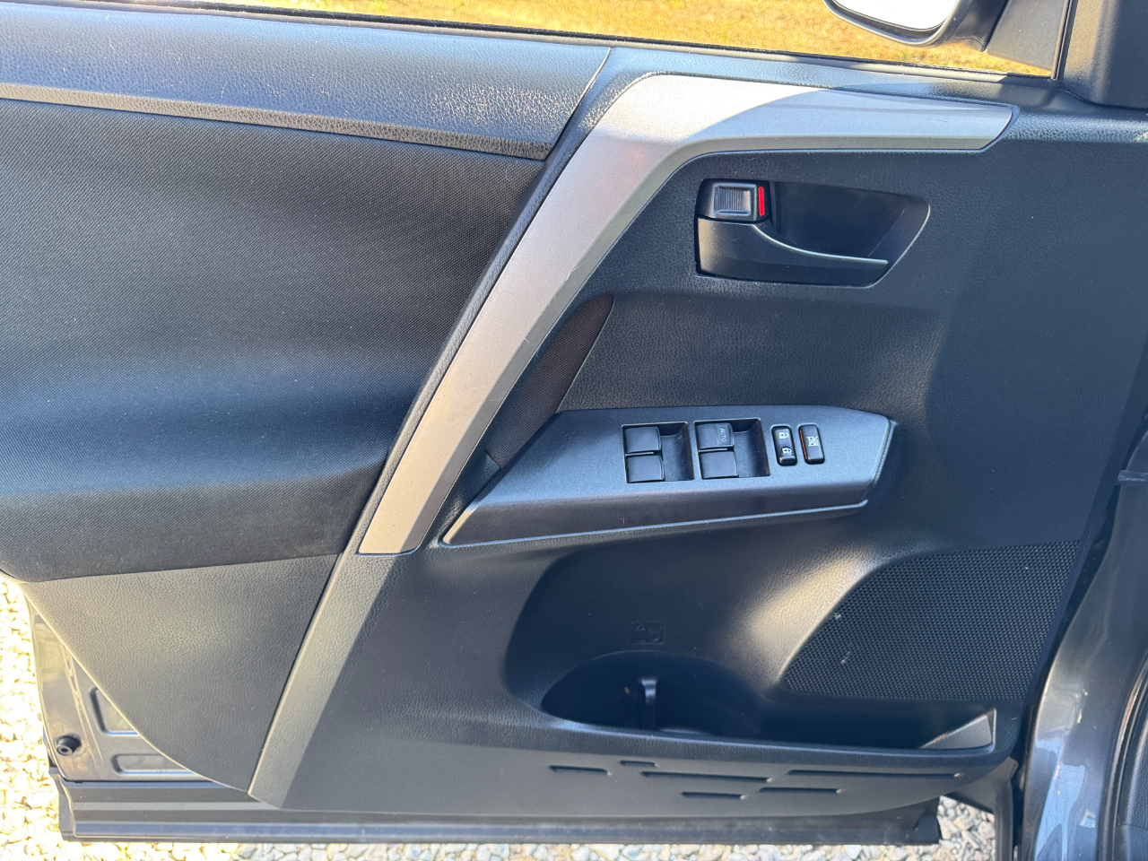 Toyota RAV4 LE FWD (Natl) 2018