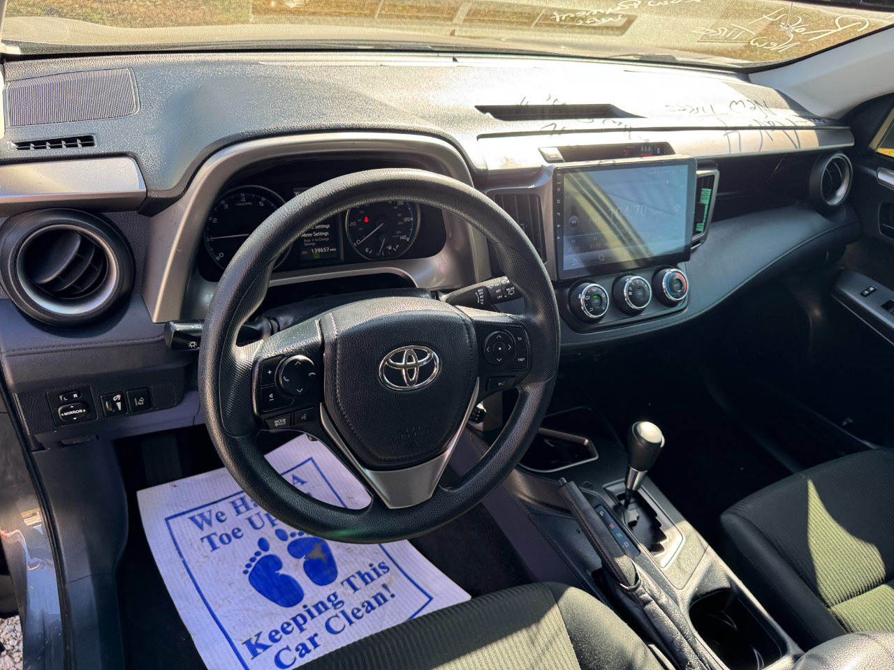 Toyota RAV4 LE FWD (Natl) 2018