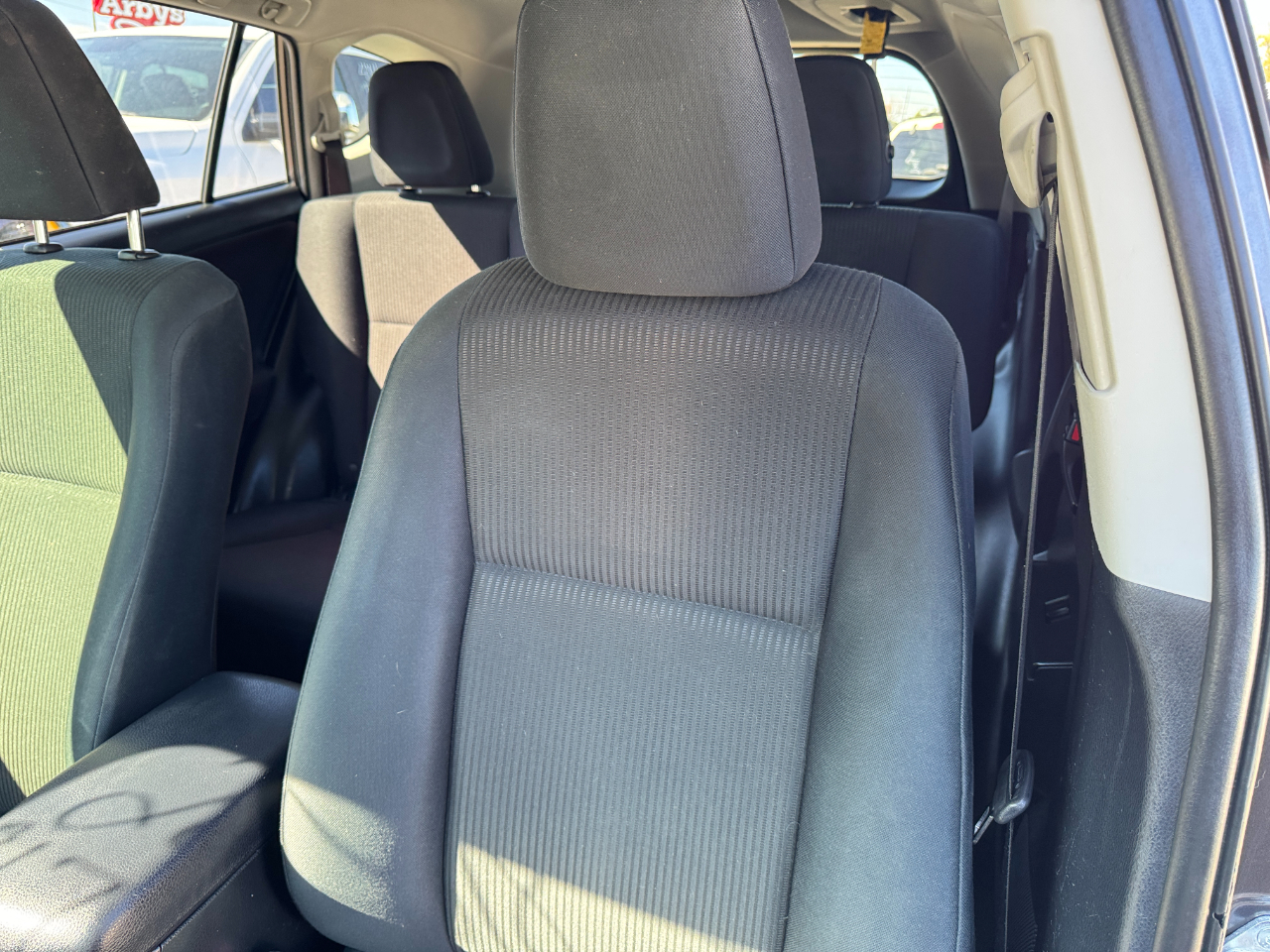 Toyota RAV4 LE FWD (Natl) 2018