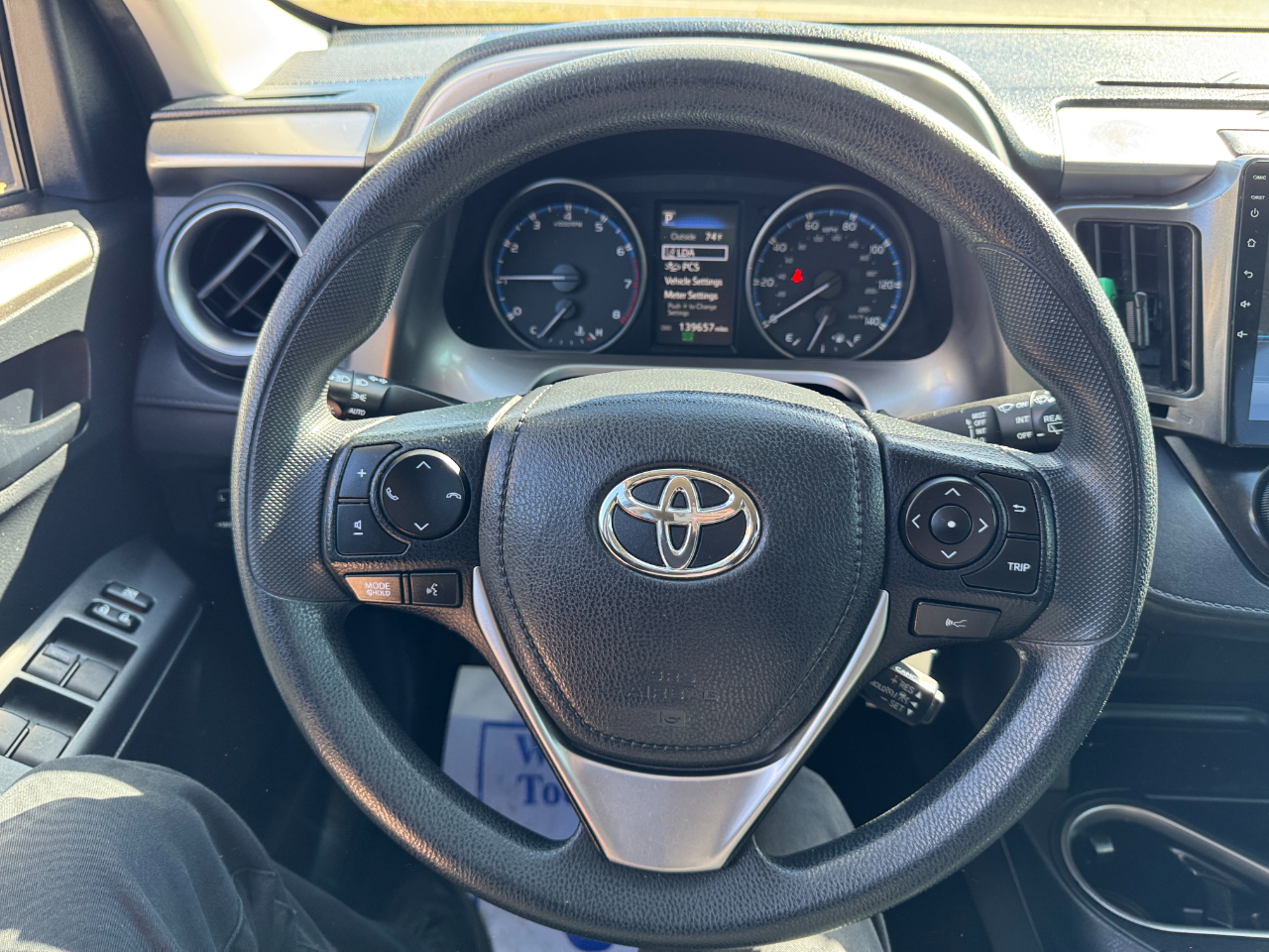 Toyota RAV4 LE FWD (Natl) 2018