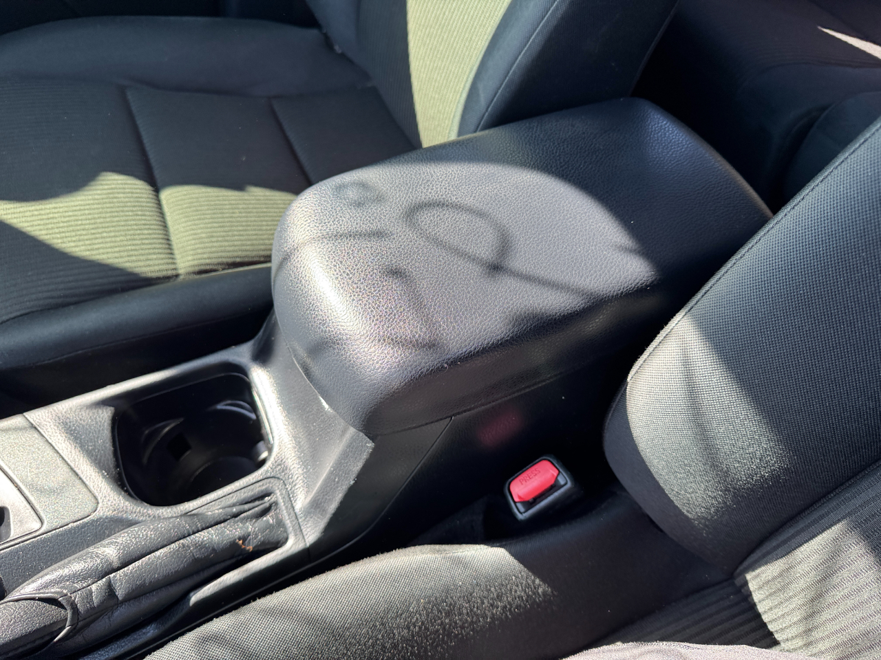 Toyota RAV4 LE FWD (Natl) 2018