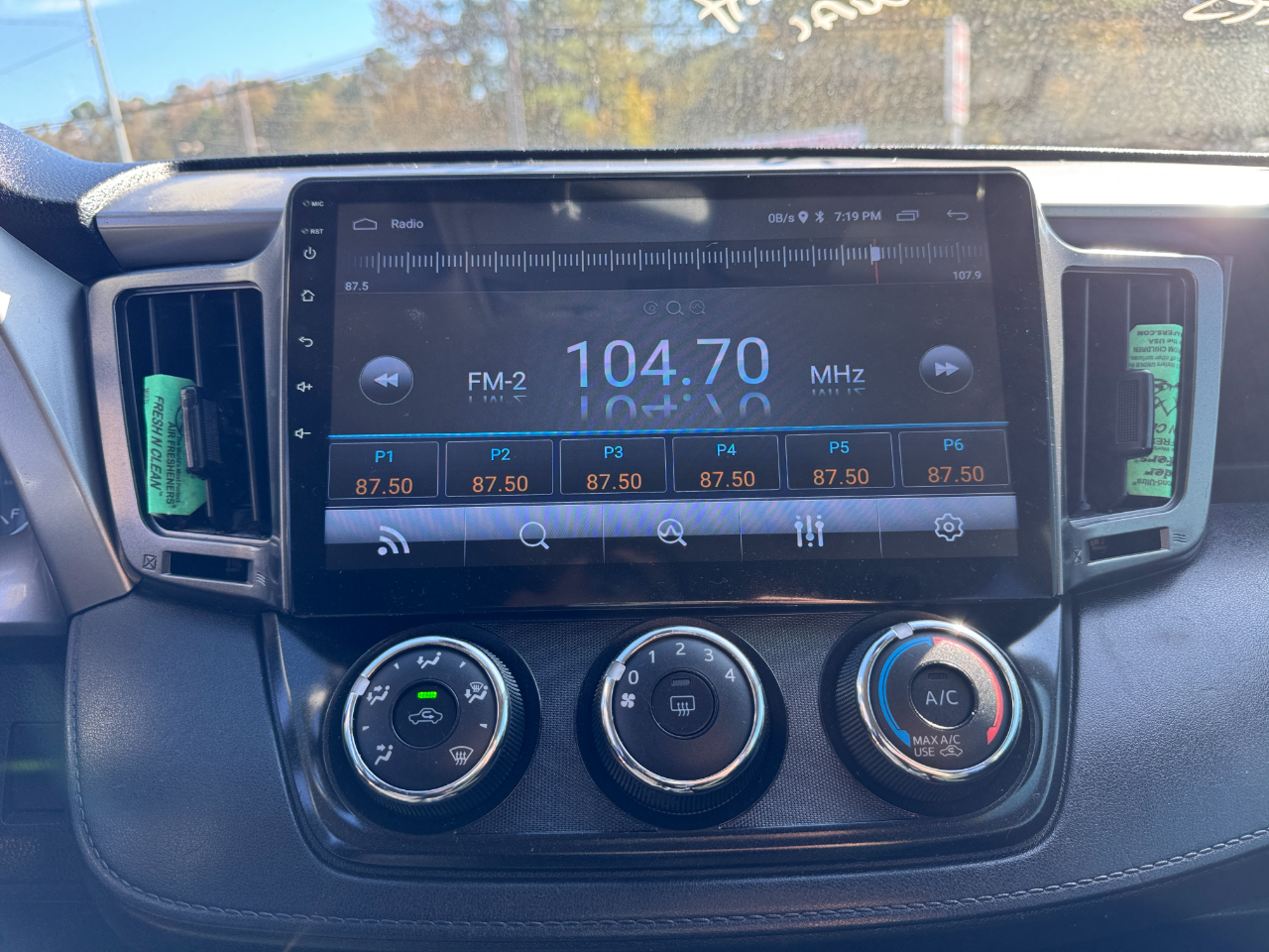 Toyota RAV4 LE FWD (Natl) 2018